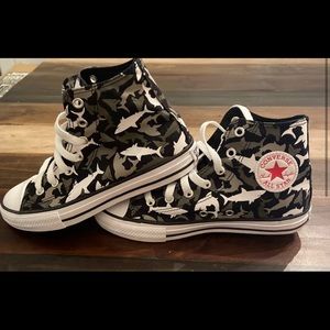 Juniors converse chuck Taylors all star shark bite Sneakers size 2